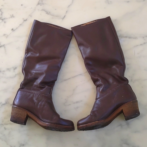 Woman's Leather pull on boots with faux fur inside and strong/non-slip sole. - Picture 2 of 6